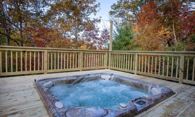 Blairsville Cabin | Unwind at Mountain Forest Cabin with Spa & Game Room
