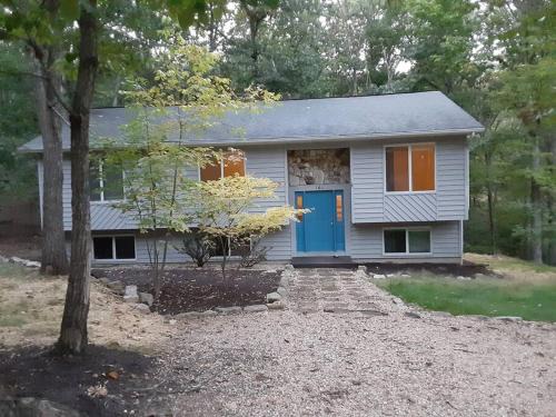 Massanutten House | Mountain Gem: Pet-Friendly Getaway with Breakfast Included