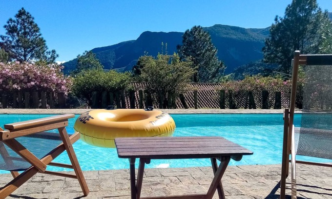 Miguel Pereira House | Mountain Retreat for 6 with Breakfast & Ocean View