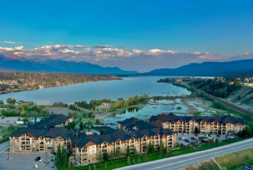 East Kootenay Apartment | Idyllic Mountain Getaway Condo - Steps from the Beach