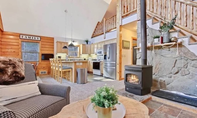 McCall Cabin | Relaxing Mountain Getaway with Pet-Friendly Amenities