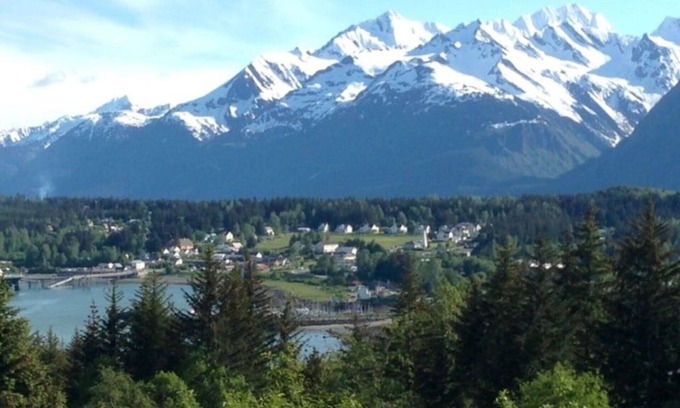 Haines Ski Chalet | Scenic Ocean View Hotel with Pool and Pet-Friendly Amenities