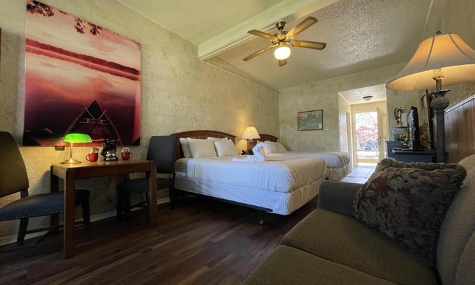 Mount Ida Hotel | Top-Rated Mountain Harbor King Room on Lake Ouachita