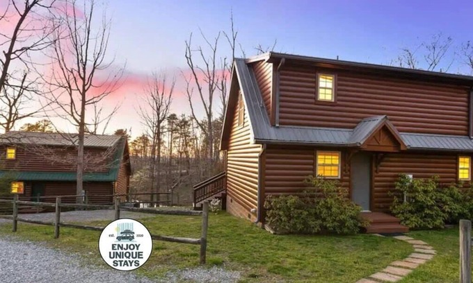 Trenton Cabin | Mountain Hideaway: Family-Friendly Retreat with Breakfast