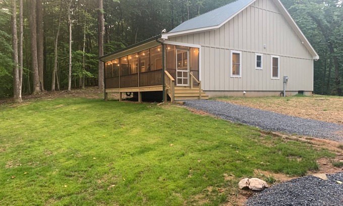 Roseland Cabin | Idyllic Mountain Hideaway Cabin with Breakfast & Family Amenities