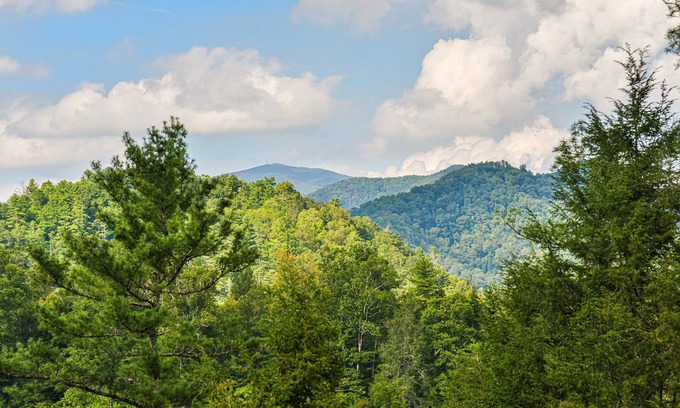 Marshall Cabin | Military Family Retreat with Mountain Views & Hot Tub