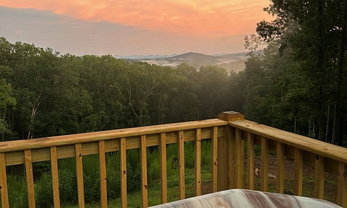 Unaka Cabin | Scenic Mountain Escape with Breathtaking Views & Amenities