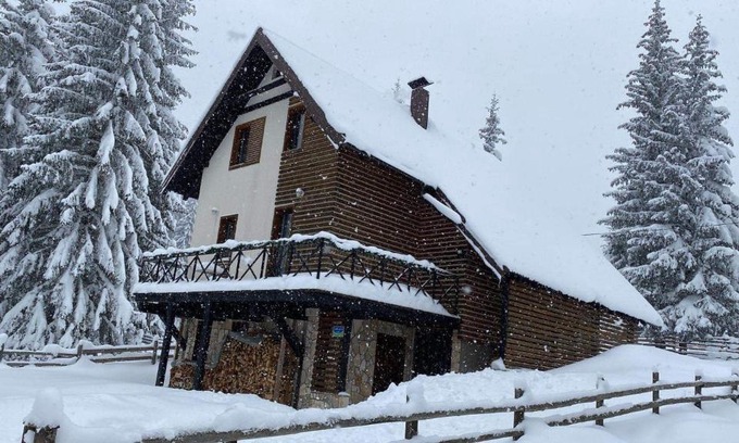 Kasidoli House | Discover Mountain House 1984: Family-Friendly Retreat