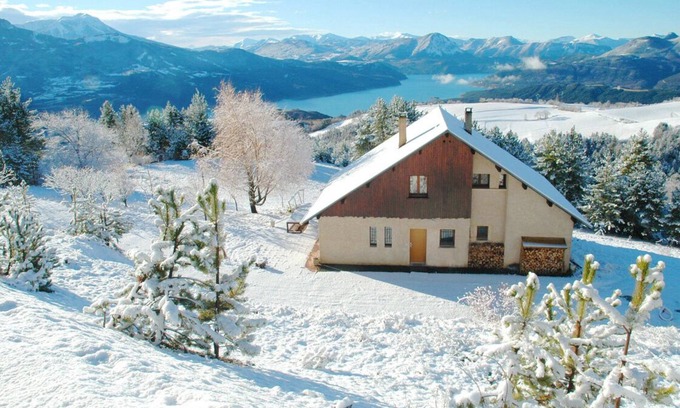 Saint-Apollinaire House | Cozy Mountain House with Panoramic Lake Views - Rated 9.4