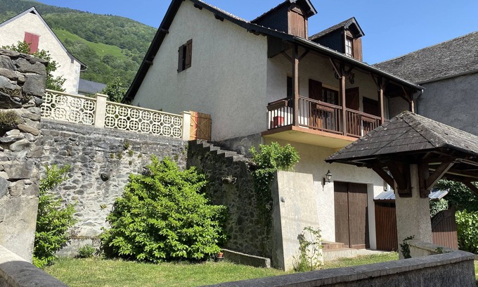 Urdos House | Idyllic Mountain House in Upper Aspe Valley Village