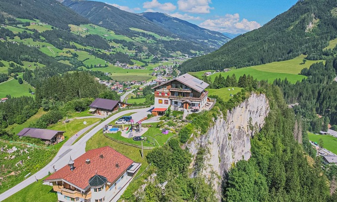 Wald im Pinzgau Ski Chalet | Scenic Mountain Retreat with Sauna & Breathtaking Views
