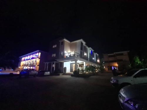 Mbale Hotel | Relax at Mountain Inn Hotel - 4-Star Comfort & Pool Access