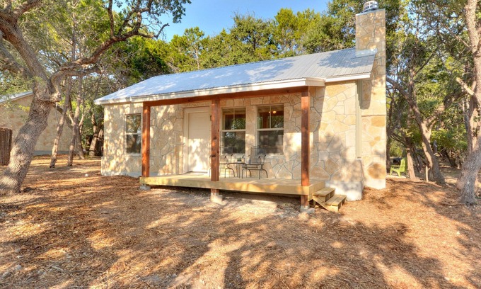Wimberley Cabin | Cozy Mountain Laurel I 2Br Cabin with Spa & Breakfast