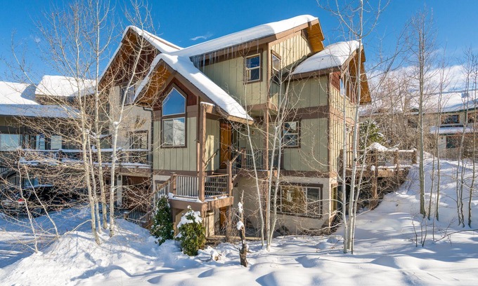 Steamboat Springs House | Scenic Mountain Lily Townhome with Pool & Stunning Views