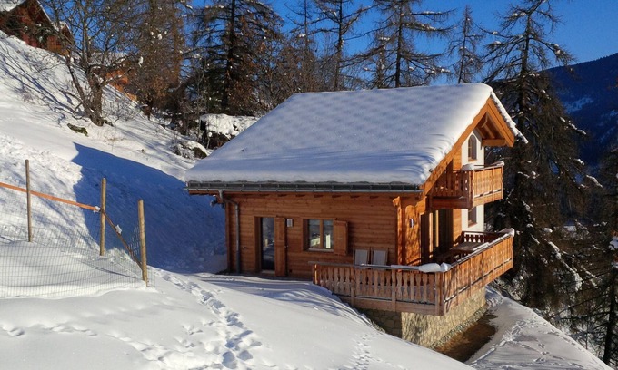 Heremence Ski Chalet | Cozy Mountain Lodge LOULOU: Chalet with Sauna & Ski Access