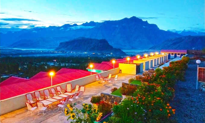 Skardu Hotel | Mountain Resort: Relaxing Retreat with Pool and Spa