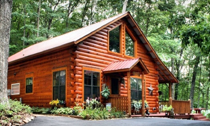 Murphy Cabin | Cozy Mountain Log Cabin with Pool & Hot Tub - Guest Rated 9.8