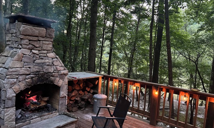 Jamestown Cabin | Cozy Mountain Log Cabin Near Dale Hollow Lake & Obey River