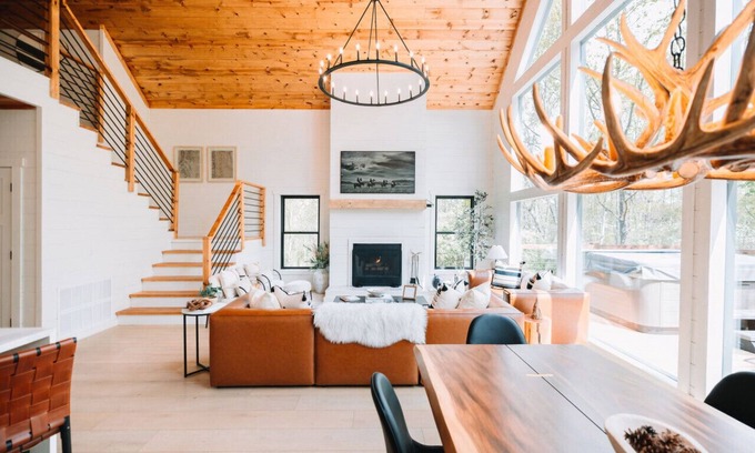 McArthur Apartment | Escape to Mountain Modern Lodge: Hot Tub & Private Trails