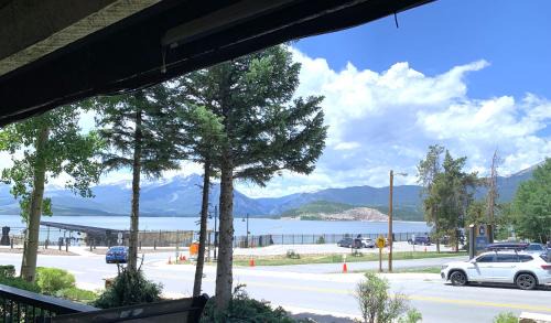 Dillon House | Indulge in Lake Dillon's Mountain Luxury Near Ski Resorts