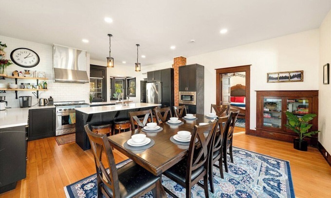 Sandy House | Mountain Manor Retreat: Hot Tub, King Beds & Spa Amenities