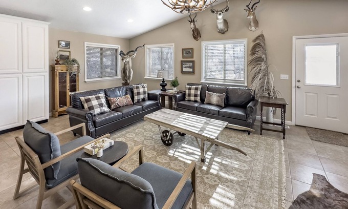 Peoa House | Perfect Mountain Meadow Retreat with Breakfast Near Park City