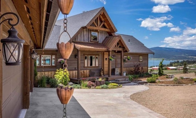 Elmo House | Mountain Modern Family Estate: Lake View & Hot Tub Retreat