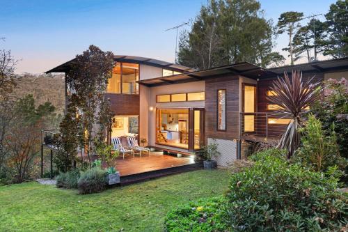 Leura House | Cozy Mountain Nest in Leura - Child-Friendly Getaway