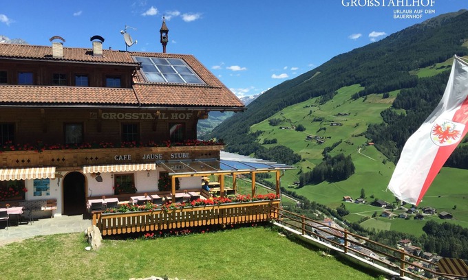 Valle Aurina Apartment | Relaxing Mountain Panorama View at Grosstahlhof APP