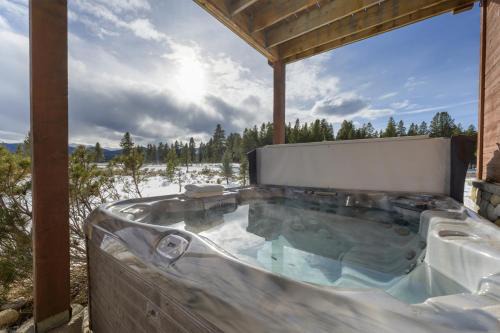 Pole Creek Meadows House | Relaxing Retreat at Mountain Peak Home with Hot Tub