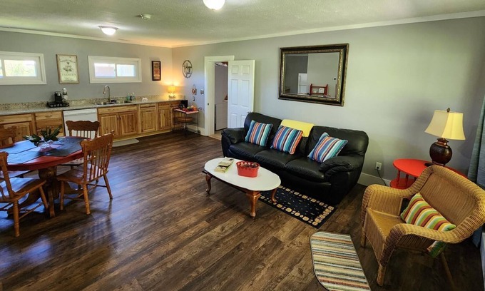 Saint Andrews House | Cozy Mountain Point of View Cottage with Family-Friendly Amenities