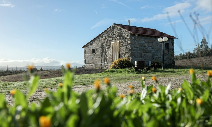 Seixo da Beira Cottage | Serra da Estrela Mountain Retreat with Pool for Couples