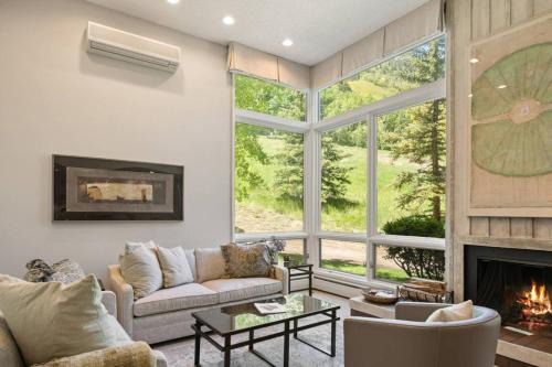 Aspen House | Mountain Queen: Family-Friendly Retreat with Pool Access