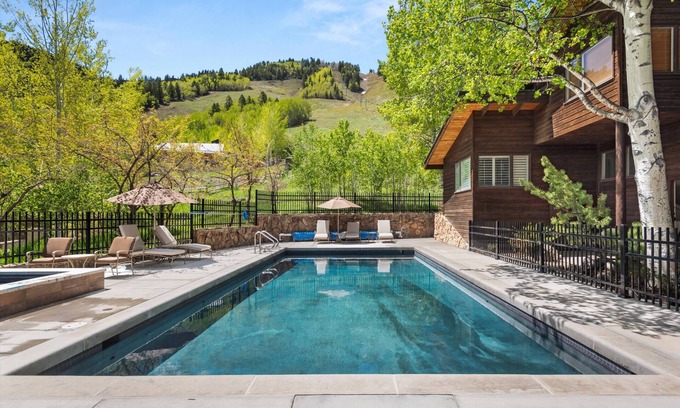 Aspen Condo | Experience Comfort at Mountain Queen Condos in Aspen Snowmass