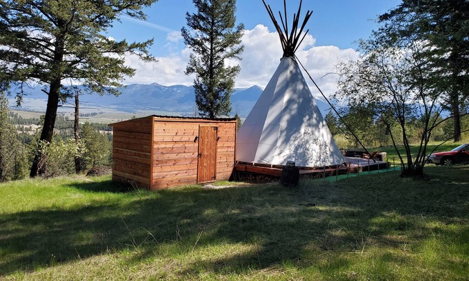 Rexford RV Rental | Discover Mountain Quest Tipi: Ocean View & Family-Friendly