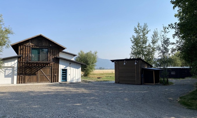 Bozeman House | Ideal Family or Couples Retreat with Mountain Views & Pool
