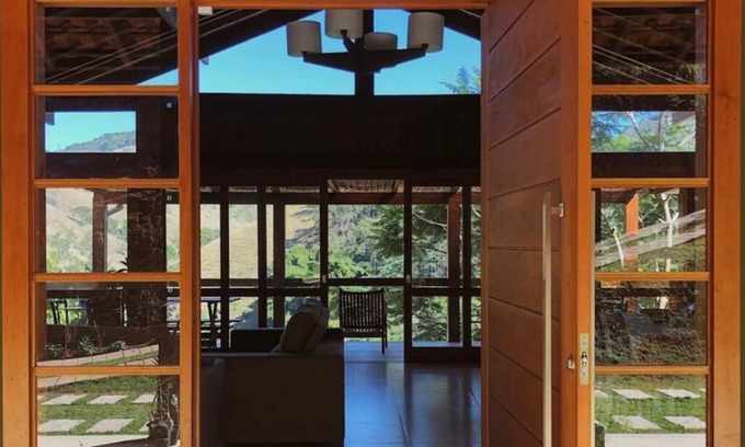 Petropolis House | Serene Mountain Retreat with Breathtaking Lake Views