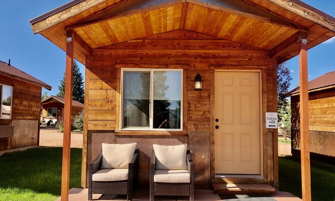 Hatch Hotel | Cozy Mountain Ridge Cabins with Breakfast & Family Amenities