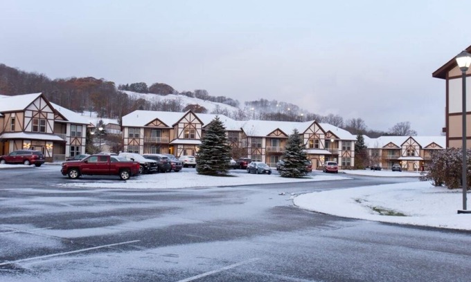 Boyne Falls Condo | Unforgettable Stay at Mountain Run: 2-Bedroom Retreat