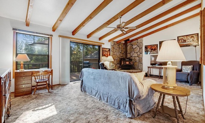 Groveland House | Explore Mountain Springs Lodge: Pet-Friendly Retreat