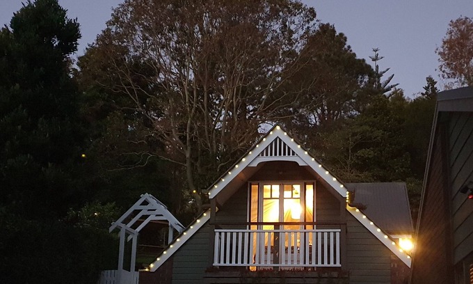 Eagle Heights Apartment | Guest Rated 9.8: Mountain Studio with Breakfast & Kitchen