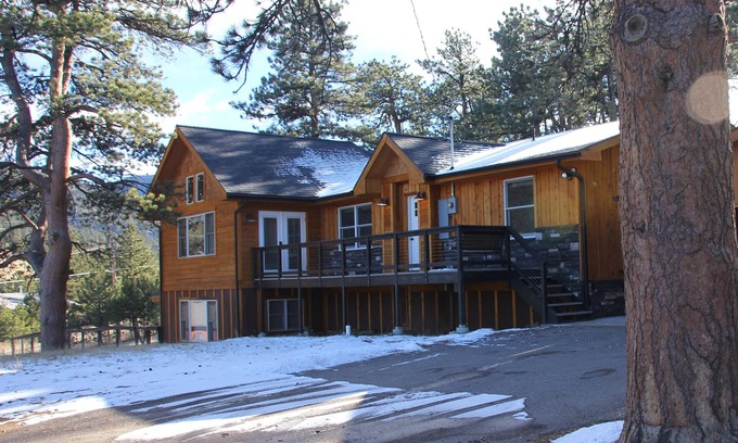 Carriage Hills House | Inviting Mountain Sunrise Cabin with Hot Tub & Lake View