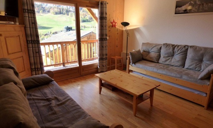 Le Chinaillon Apartment | Cozy Apartment Le Grand-Bornand with Spa & Kitchen Access