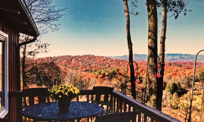 Brevard Cabin | Scenic Mountain Top Cabin with Breakfast & Kitchen Access
