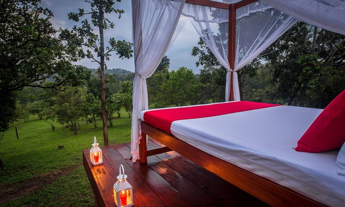 Balangoda Ski Chalet | Elevated Mountain Top Glamping: Star Beds & Bush Bathtubs