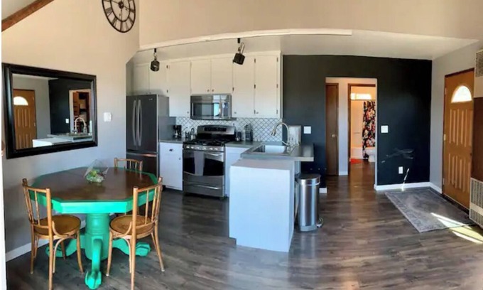 Lower Kingsbury House | Scenic Mountain Top Retreat with Panoramic Lake View