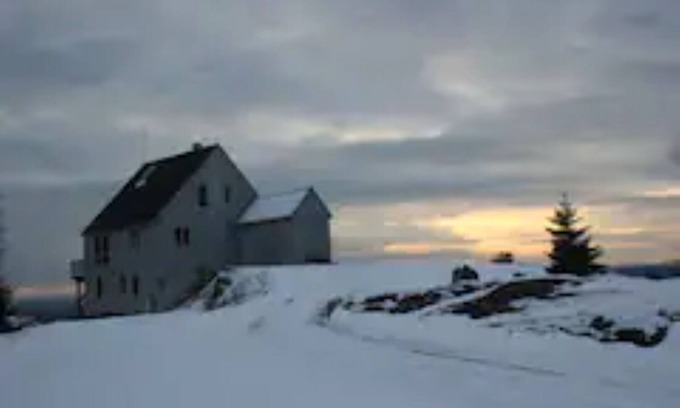 Townshend House | Relaxing Mountain Top Retreat with Family-Friendly Amenities