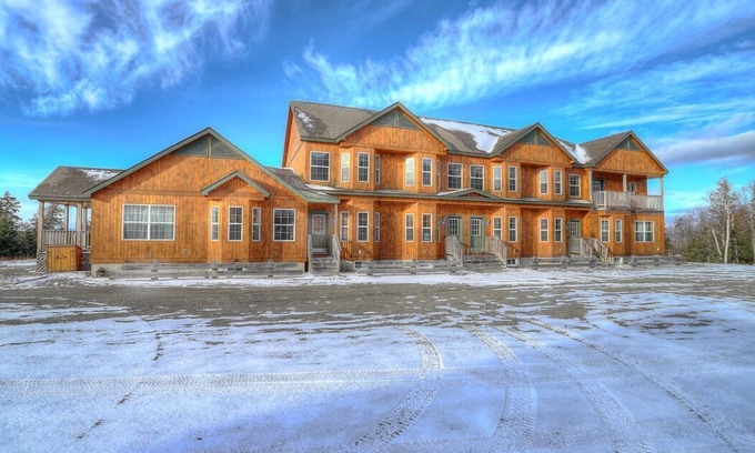 Sandy River Condo | Pet-Friendly Mountain Brook 154 - Ski in/Ski Out Comfort