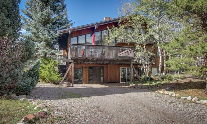 Mountain Valley House | Mountain Valley Hideaway - Child Friendly & Guest Rated 10/10