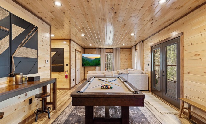 Pigeon Forge Cabin | Experience Mountain Ventures: Pet-Friendly Getaway with Spa